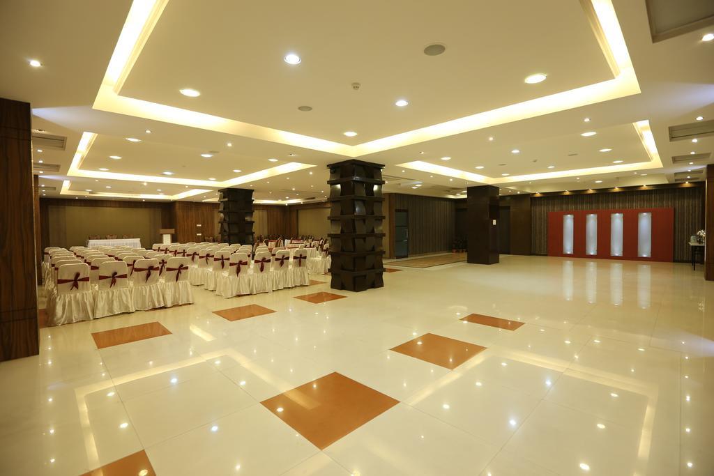 The Contour Hotel Guwahati Luaran gambar