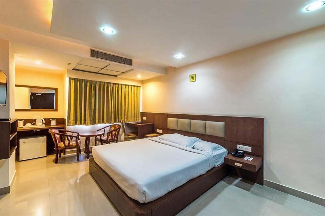 The Contour Hotel Guwahati Luaran gambar